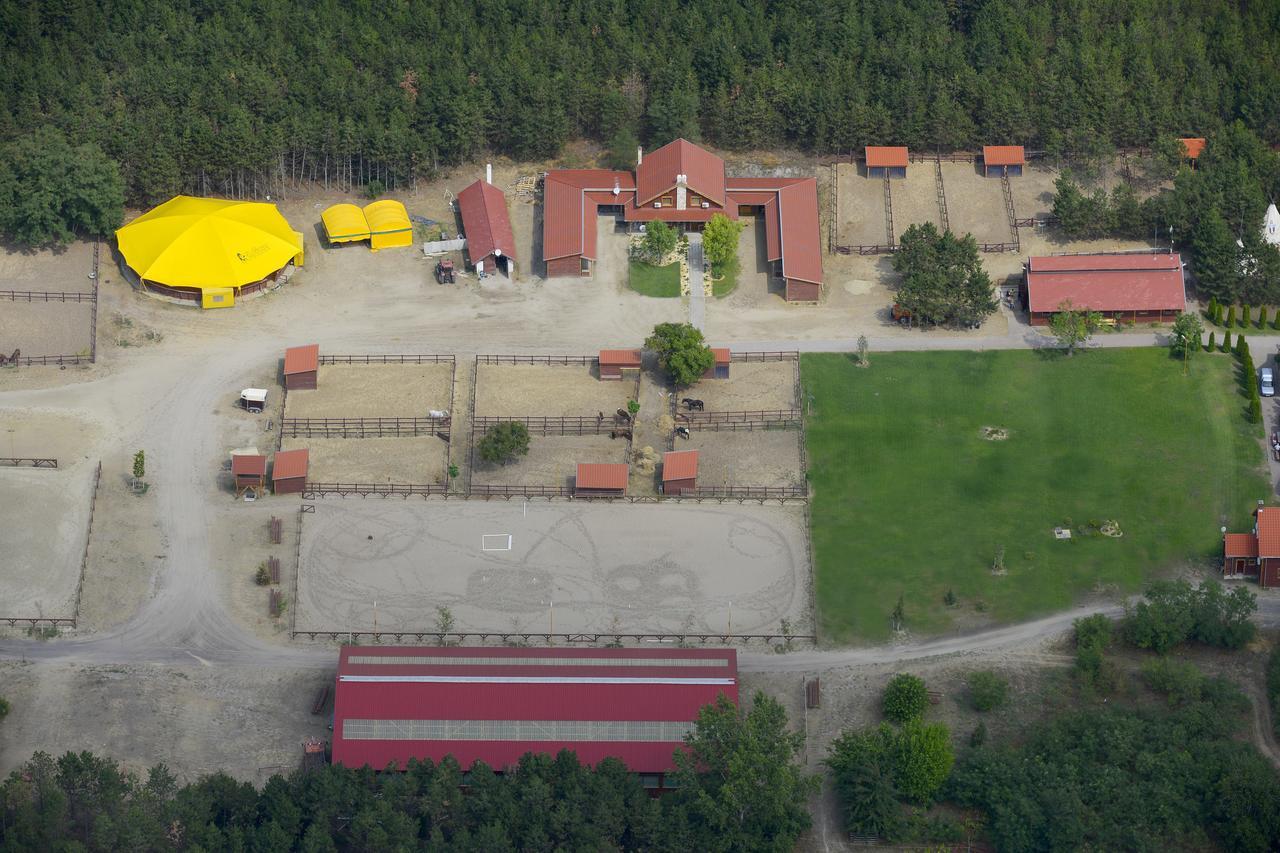 El Bronco Working Ranch Izsak ภายนอก รูปภาพ